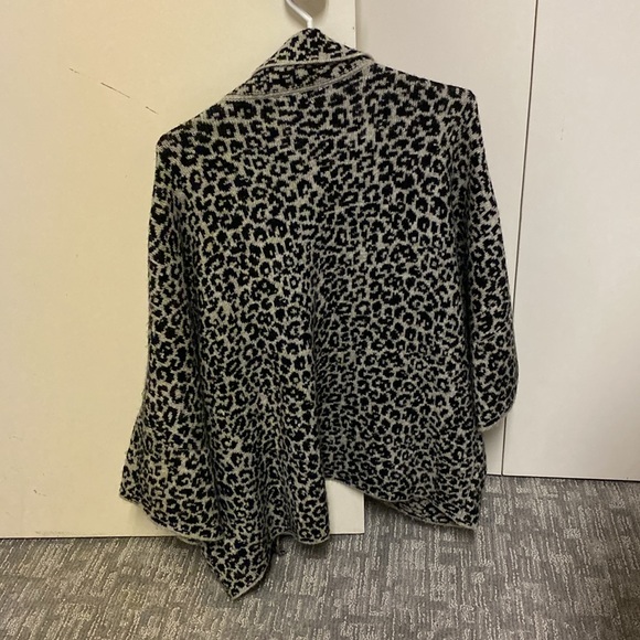 Christian Siriano Women’s Sweater - Picture 2 of 3